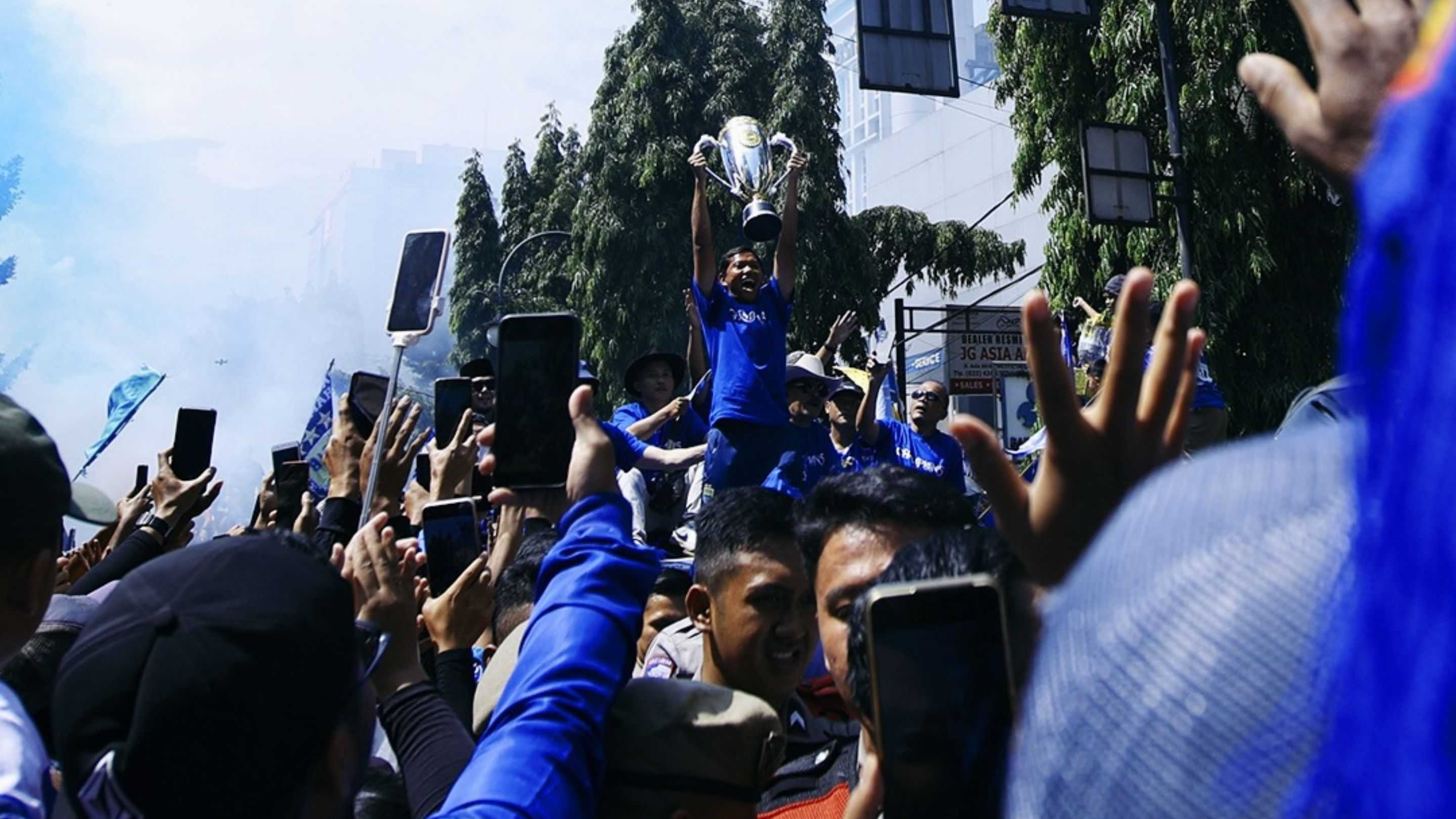 Pawai Juara Persib Bandung Jadi Pesta Besar Masyarakat Jawa Barat